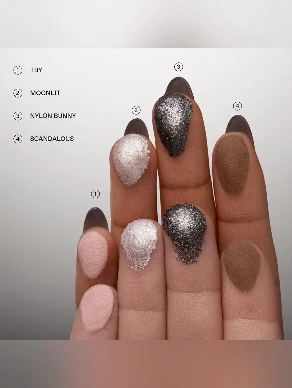 r.e.m. beauty Dangerous Woman Eyeshadow Quad